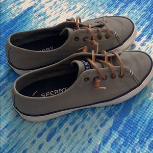 Grey sperrys